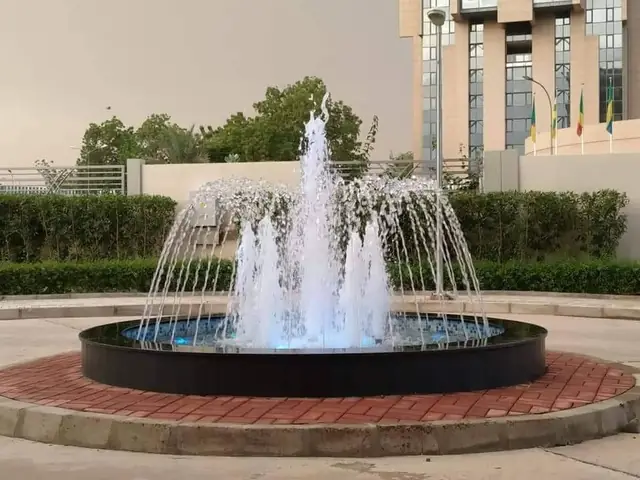Circular fountain with central jet and ring nozzles