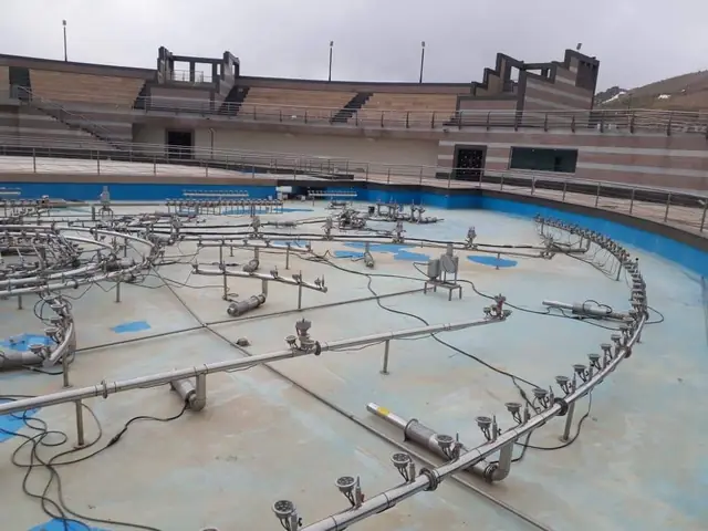 Laying the nozzle network in a large circular basin