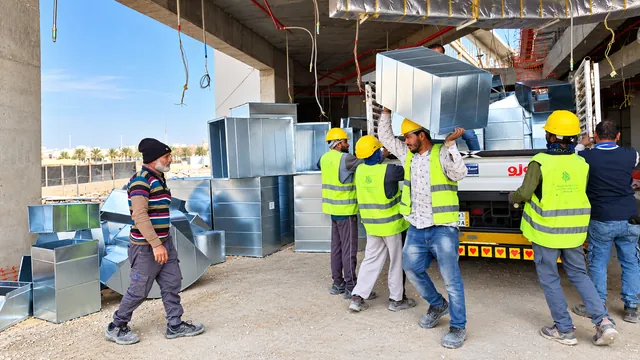 Receiving and distributing duct sections on site