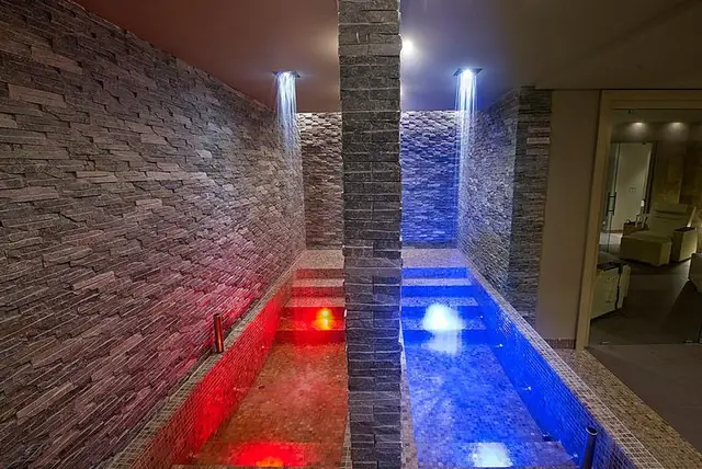 Kneipp corridor with parallel warm and cold channels