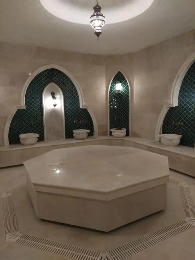 Hammam with octagonal platform and mosaic arches